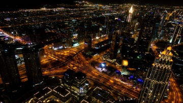 Φωτιά στους Emirates Financial Towers στο Ντουμπάι 
