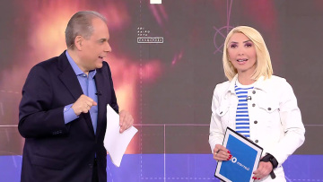 Με νάρθηκα στο χέρι η Μίνα Καραμήτρου μετά την έκρηξη του κλιματιστικού στο ΟΡΕΝ, τι είπε στον αέρα για το ατύχημά της
