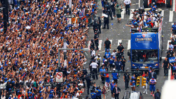 knicks_parade_hor