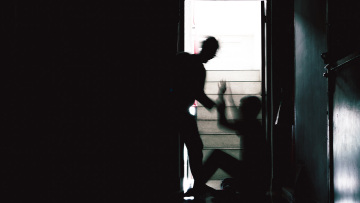 «Τους παρακαλούσα να μη με σκοτώσουν, με απειλούσαν με πιστόλι και πριόνι», λέει ο 25χρονος που έπεσε θύμα ληστείας στη Θεσσαλονίκη