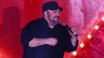 Γιώργος Αλκαίος: Eίχα μπει σε μία φάση να βγάζω κάθε χρόνο άλμπουμ, ένιωσα προϊόν από την πρώτη στιγμή
