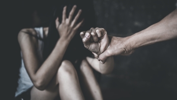Καταδικάστηκε μητέρα στη Ρόδο που κακοποιούσε σωματικά την ανήλικη κόρη της επί 6 χρόνια
