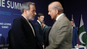 Θρίλερ στην Ελβετία μετά τις απειλές Τραμπ στους διαπραγματευτές του Ιράν - Καλύτερα να είναι προσεκτικός, λέει ο Γκαλιμπάφ