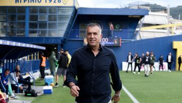 Ο Παναιτωλικός ανακοίνωσε την παραμονή του Αναστασίου και του επιτελείου του