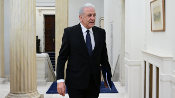 Στη Βουλή σήμερα η δικογραφία για Αβραμόπουλο: Η κλήση για κατάθεση και οι εκτιμήσεις νομικών για την υπόθεση