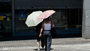 Έως 35 βαθμούς η θερμοκρασία σήμερα, από αύριο βροχές και καταιγίδες στα ηπειρωτικά
