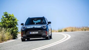 Δοκιμάζουμε το πιο σπορ Mini Aceman - Πόσο κοστίζει στην Ελλάδα;