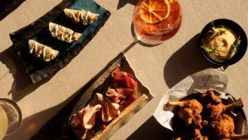 Η νέα όαση των Βορείων Προαστίων για cocktails, brunch και καλοκαιρινές βραδιές
