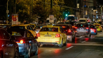«Η Αθήνα έπαθε έμφραγμα»: Επίθεση Μπακογιάννη για το κλείσιμο δρόμων λόγω αγώνα δρόμου
