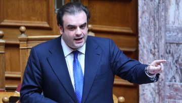 Το «καρφί» Πιερρακάκη σε Ανδρουλάκη: Στον ανταγωνισμό σου με τον Τσίπρα, είσαι έτοιμος να εισβάλλεις στο Νομισματοκοπείο