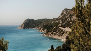 Καλoκαιρινό όνειρο: Η βίλα στην Ίμπιζα που μεταμορφώθηκε από Έλληνες αρχιτέκτονες