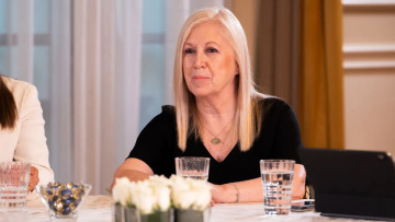 Ιωάννα Καριοφύλλη: Είναι σημαντικό να ακούμε τη φωνή όσων έχουν έρθει αντιμέτωποι με τον καρκίνο
