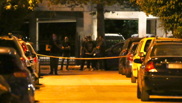 Με μαχαιριά στον θώρακα ο 17χρονος που έπεσε νεκρός μετά από συμπλοκή στην Καλλιθέα: «Είδαμε τους τύπους να τρέχουν και μετά το παιδί αιμόφυρτο»
