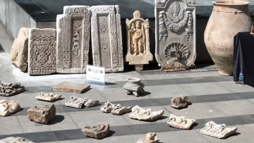 Ελληνικές αρχαιότητες ανάμεσα στα χιλιάδες αντικείμενα ιστορικής αξίας που εντοπίστηκαν σε σπίτι στην Τουρκία
