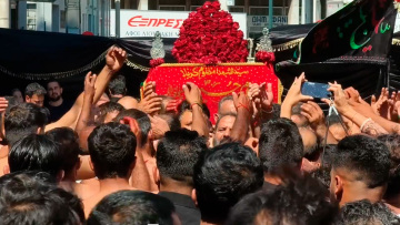 Αναβίωσε στον Πειραιά η Ασούρα, σκληρές εικόνες από το αιματηρό έθιμο των Σιιτών