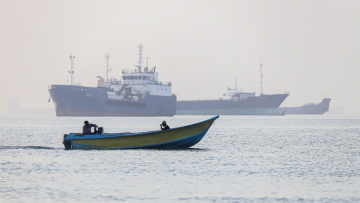Επιβραδύνθηκε η διέλευση τάνκερ στα Στενά του Ορμούζ έπειτα από τη χθεσινή επίθεση: Ελέγχουμε τη ναυσιπλοΐα στο σημείο, επιμένει το Ιράν