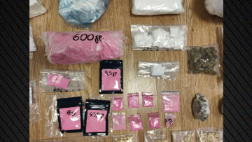 «Δεν ξέρω για βράχο, αυτοί θα θέλουνε drugs και γυναίκες»: Οι διάλογοι που έκαψαν τη συμμορία ναρκωτικών στη Μύκονο
