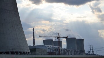 Ουγγαρία: Ο πυρηνικός σταθμός Πακς «φρέναρε» την παραγωγή λόγω υπερθέρμανσης των νερών του Δούναβη