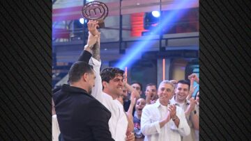 Το «ευχαριστώ» του Πάνου Τελάλη μετά τη νίκη του στο MasterChef: «Μαμά, μπαμπά, τα κατάφερα», έγραψε
