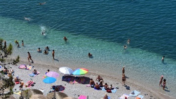 Καιρός: Ισχυροί άνεμοι έως 8 μποφόρ και ζέστη την Κυριακή, πού αναμένονται 36άρια
