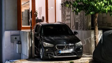 Κολωνάκι: Και όμως πάρκαρε στην είσοδο της πολυκατοικίας 