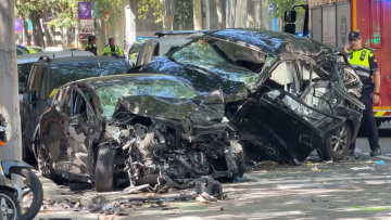 Τραγωδία στη Βαρκελώνη: Οδηγός προσπαθούσε να ξεφύγει από την Αστυνομία και συγκρούστηκε με αυτοκίνητο που περίμενε σε φανάρι, δύο νεκροί