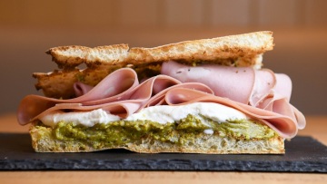 Ο γύρος της Ιταλίας με ένα panino στο χέρι - 15 ιταλικά σάντουιτς που αξίζει να δοκιμάσετε