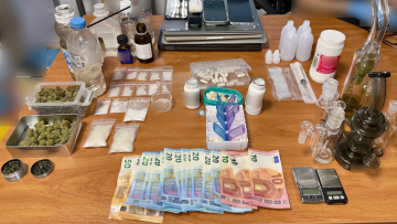 Ξενοδοχείο στον Άγιο Παντελεήμονα είχε μετατραπεί σε «κατάστημα» ναρκωτικών, δύο συλλήψεις 
