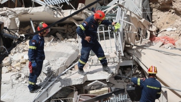 Προκαταρκτική εξέταση για την κατάρρευση της πολυκατοικίας στα Πετράλωνα, ελεύθεροι οι πέντε συλληφθέντες