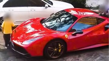 Παιδιά έκαναν… τσουλήθρα σε μια Ferrari αξίας 452.000 ευρώ (+video)

