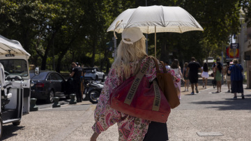 Ζέστη έως 37°C σήμερα, καταιγίδες και ισχυροί βοριάδες από το Σάββατο
