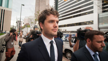 Ποιος είναι ο Austin Swift, ο αδελφός της Taylor που τη συνόδευσε στην εκκλησία
