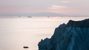 Στενά του Ορμούζ: Γιατί η επόμενη κρίση ίσως δεν έχει ούτε πυραύλους ούτε βόμβες