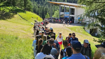 «Σαγιονάρες στα μονοπάτια, selfie και πάρτι στα 2.000 μέτρα»: Οι Δολομίτες βάζουν φρένο στον τουρισμό χωρίς κανόνες