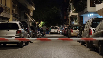 Θρίλερ στο Παγκράτι: Σορός άνδρα σε προχωρημένη σήψη εντοπίστηκε σε διαμέρισμα, προσήχθη ο αδερφός του