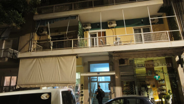 Θρίλερ στο Παγκράτι: Σορός άνδρα σε προχωρημένη σήψη μέσα σε διαμέρισμα, προσήχθη ο αδερφός του - Μαρτυρία από γειτόνισσα για δολοφονία