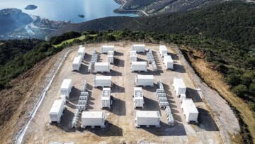 ΑΠΕ: Από την έκρηξη των φωτοβολταϊκών στις μπαταρίες – Ο σχεδιασμός για τα 3GW έως το 2028