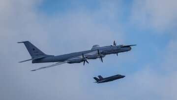 Βρετανικά F-35 αναχαίτισαν ρωσικό αεροσκάφος που πετούσε κοντά σε αεροπλανοφόρο του ΝΑΤΟ στην Αρκτική