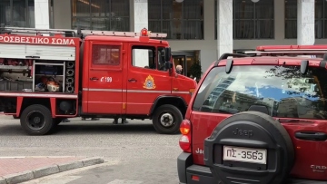 Κινητοποίηση της Πυροσβεστικής στο κέντρο της Αθήνας μετά από αναφορά για έκρηξη boiler σε ξενοδοχείο