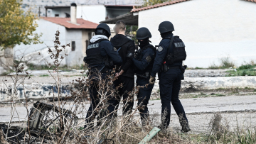 Καταδίωξη με πυροβολισμούς στο Άργος, τραυματίστηκε οδηγός που επιχείρησε να διαφύγει