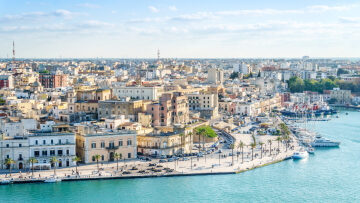 Διακοπές στη Νότια Ιταλία: Η ταξιδιωτική εμπειρία ξεκινά εν πλω
