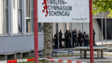Προσωπικές διαφορές το πιθανό κίνητρο του 16χρονου δράστη της επίθεσης σε σχολείο της Βαυαρίας, εκτός κινδύνου νοσηλεύονται δύο 13χρονες