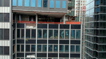 Μανχάταν: Το επιπλέον βάρος από την επέκταση ορόφων προκάλεσε τις ζημιές στον ουρανοξύστη, λέει ο κατασκευαστής