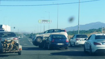 Απίθανο τροχαίο στα Ιωάννινα: Αυτοκίνητο «σκαρφάλωσε» πάνω σε άλλο, δείτε φωτογραφίες
