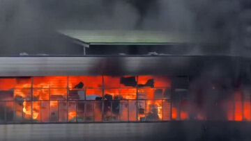 Νεκροί και εγκλωβισμένοι από μεγάλη φωτιά σε εργοστάσιο παπουτσιών στην Κίνα, δείτε βίντεο 