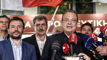 Το παρασκήνιο της παραίτησης Φάμελλου, μάχη Πολάκη, Παππά, Δούρου για την διαδοχή στον ΣΥΡΙΖΑ