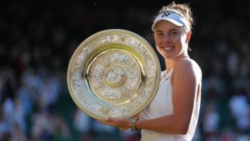 Η Λίντα Νόσκοβα κατέκτησε το πρώτο της Grand Slam, δικό της το Wimbledon, 2-1 στον τελικό την Μούχοβα 