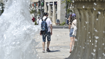Καιρός: Ανεβαίνει η θερμοκρασία, ως 36 σήμερα και 38 την Κυριακή