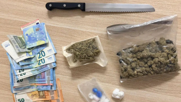 Συνελήφθη 19χρονος για διακίνηση ναρκωτικών στο Νέο Ψυχικό, κατασχέθηκαν κάνναβη, κοκαΐνη και μαχαίρι 31 εκατοστών
