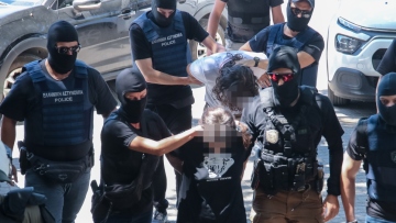 Το κινητό που πέταξε από το παράθυρο ο 29χρονος στο μικροσκόπιο της Αντιτρομοκρατικής για τη δολοφονική επίθεση στο σπίτι της Νέστορα